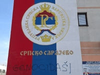 Srpska trobojka u Istočnom Sarajevu išarana natpisom "genocidaši"