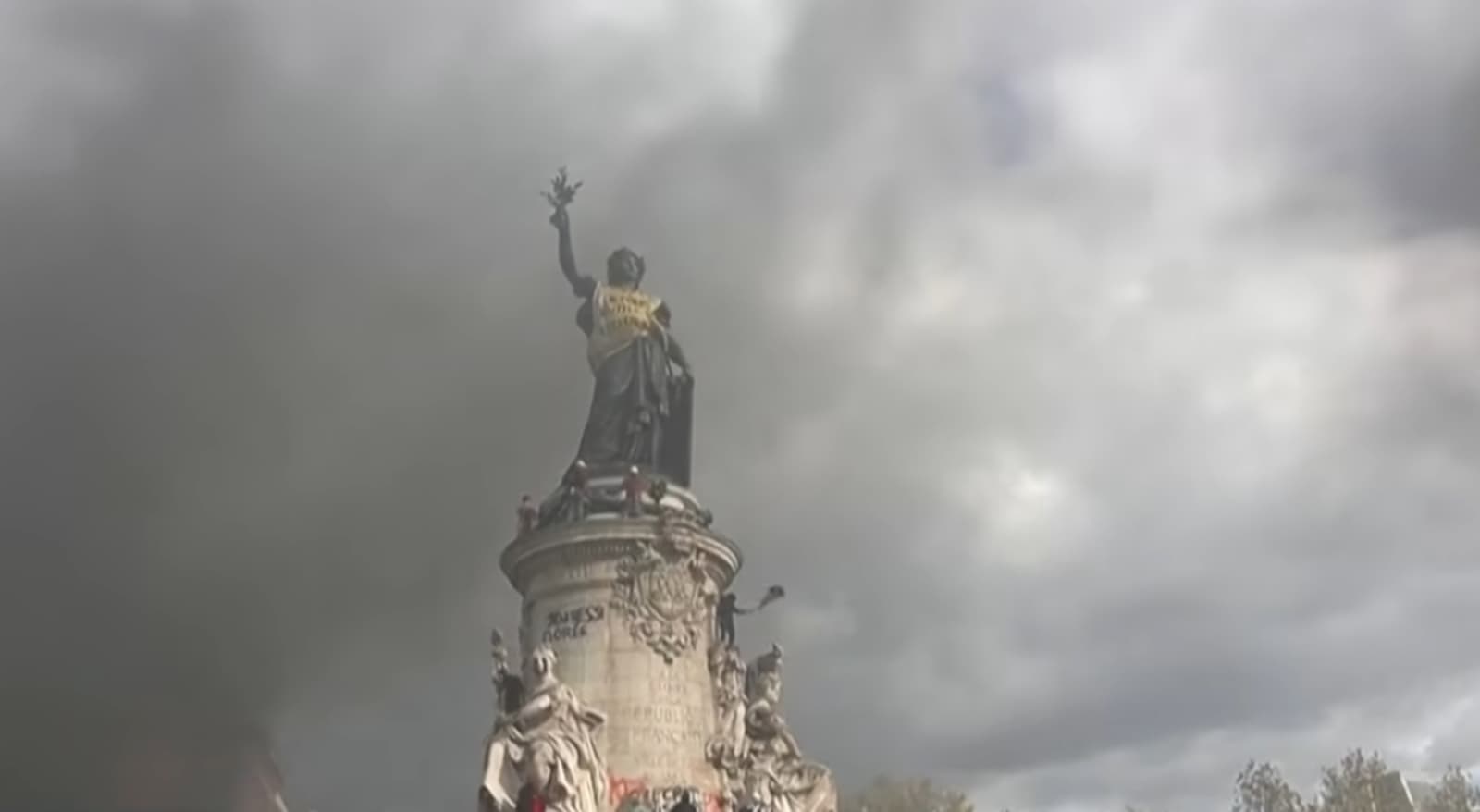 Zašto građani BiH šute dok Evropa protestuje? Nezadovoljstvo raste, ali mnogi biraju odlazak - slika 1