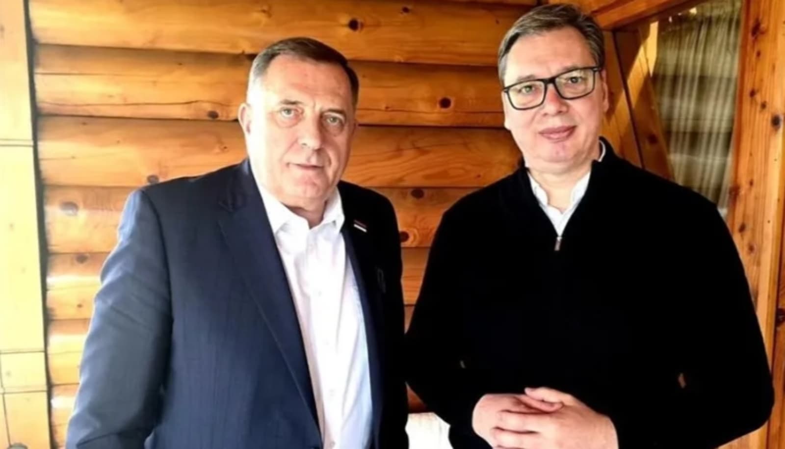 Vučić i Dodik razmjenjivali hvalospjeve na skupu u Nišu, građani lupali u šerpe: "Volimo Rs" - slika 1