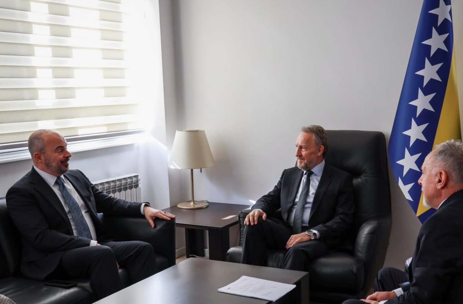 Izetbegović razgovarao s Ginkelom: Formiranje vlasti, provedba izbornih rezultata i američke investicije u fokusu sastanka - slika 1