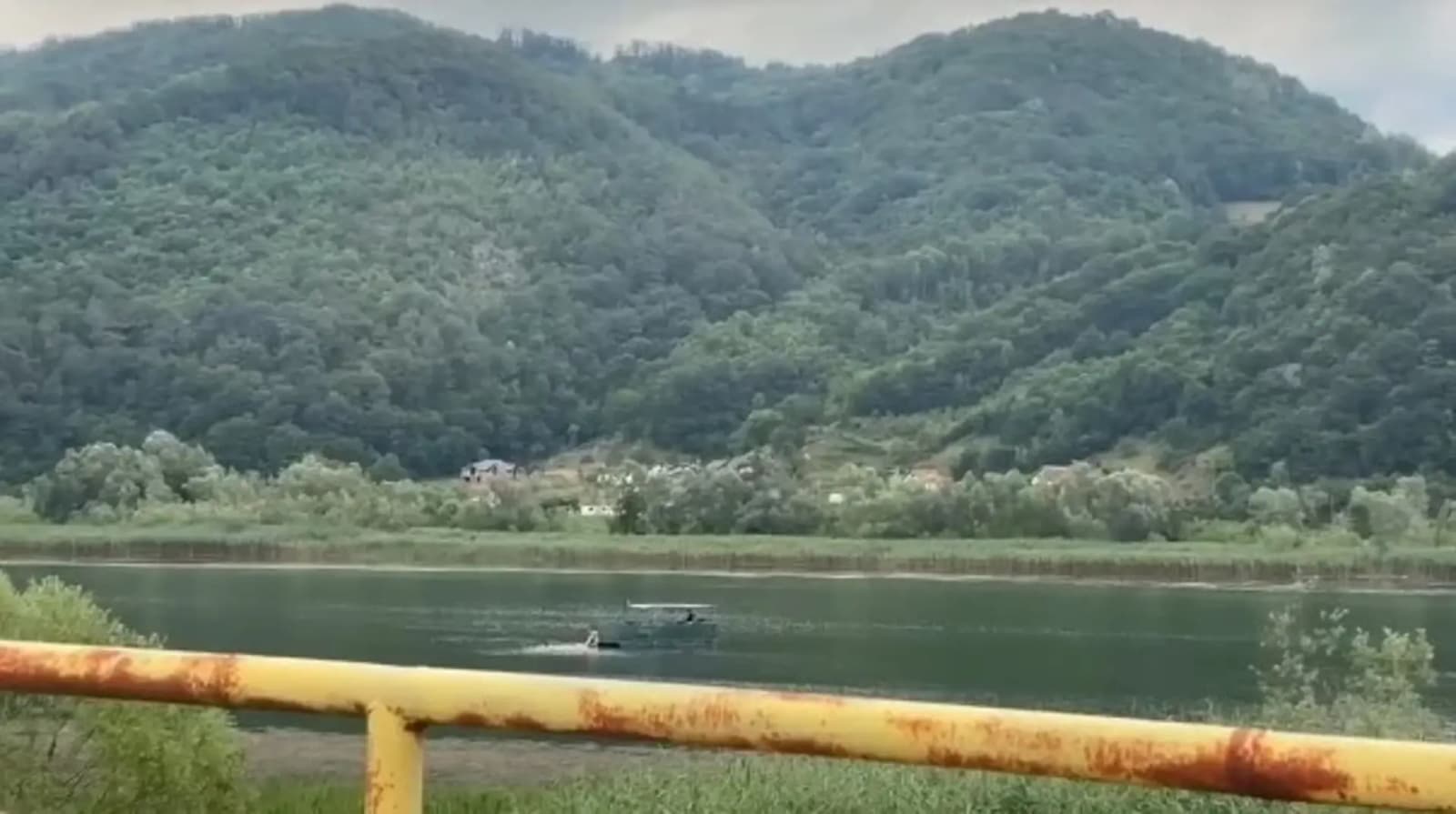 SRAMOTNO: Tužilaštvo BiH neće istraživati puštanje pjesme kojom se priziva ponavljanje genocida u Srebrenici - slika 1
