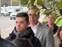Srbija od ranog jutra na nogama: Ogromne gužve na biralištima, građani čekaju u dugim redovima