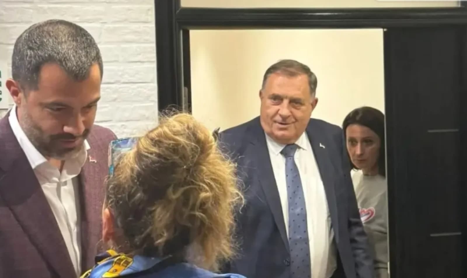 Milorad i Igor Dodik stigli u sjedište SNS-a: U Beogradu s Vučićem čekaju rezultate - slika 1