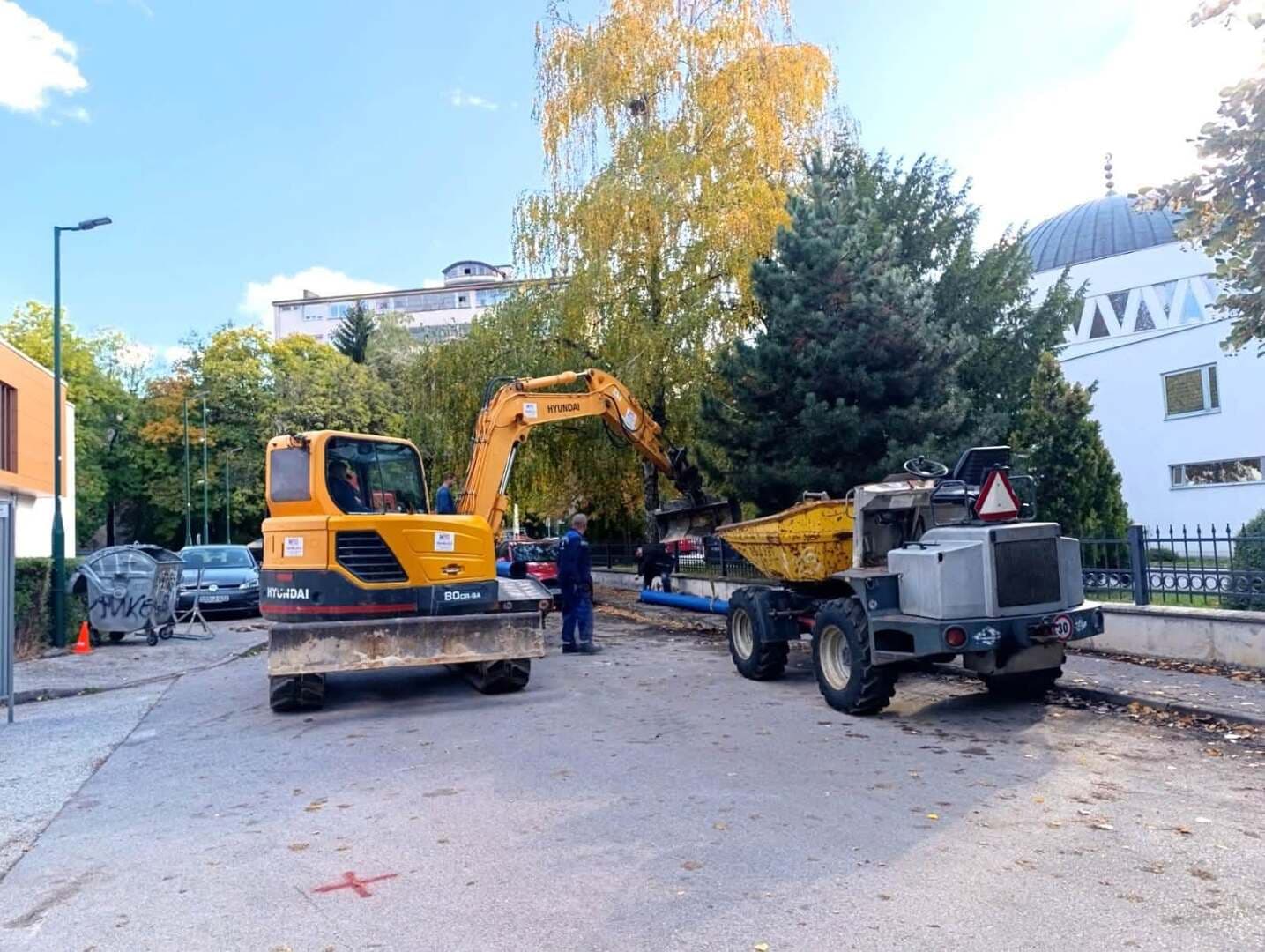 Počeli radovi u Grbavičkoj ulici: Investicija od 144.000 KM, privremeno zatvaranje saobraćaja i parkinga - slika 1