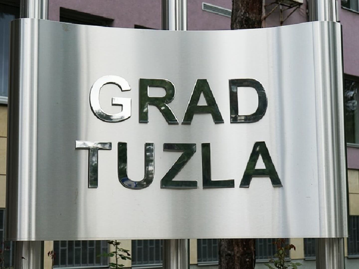 Tuzla prednjači po platama, Doboj Istok na začelju: Razlika čak 433 KM, Gradačac izgubio najviše radnika - slika 1