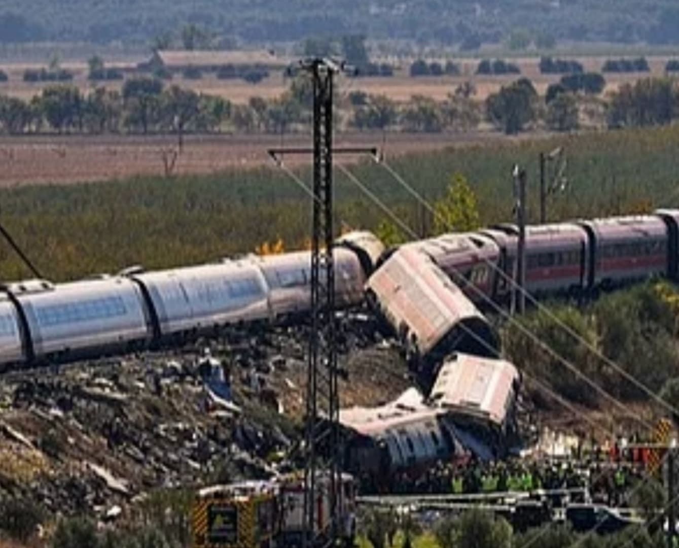 Broj mrtvih u stravičnoj željezničkoj nesreći u Španiji porastao na 64 - slika 1