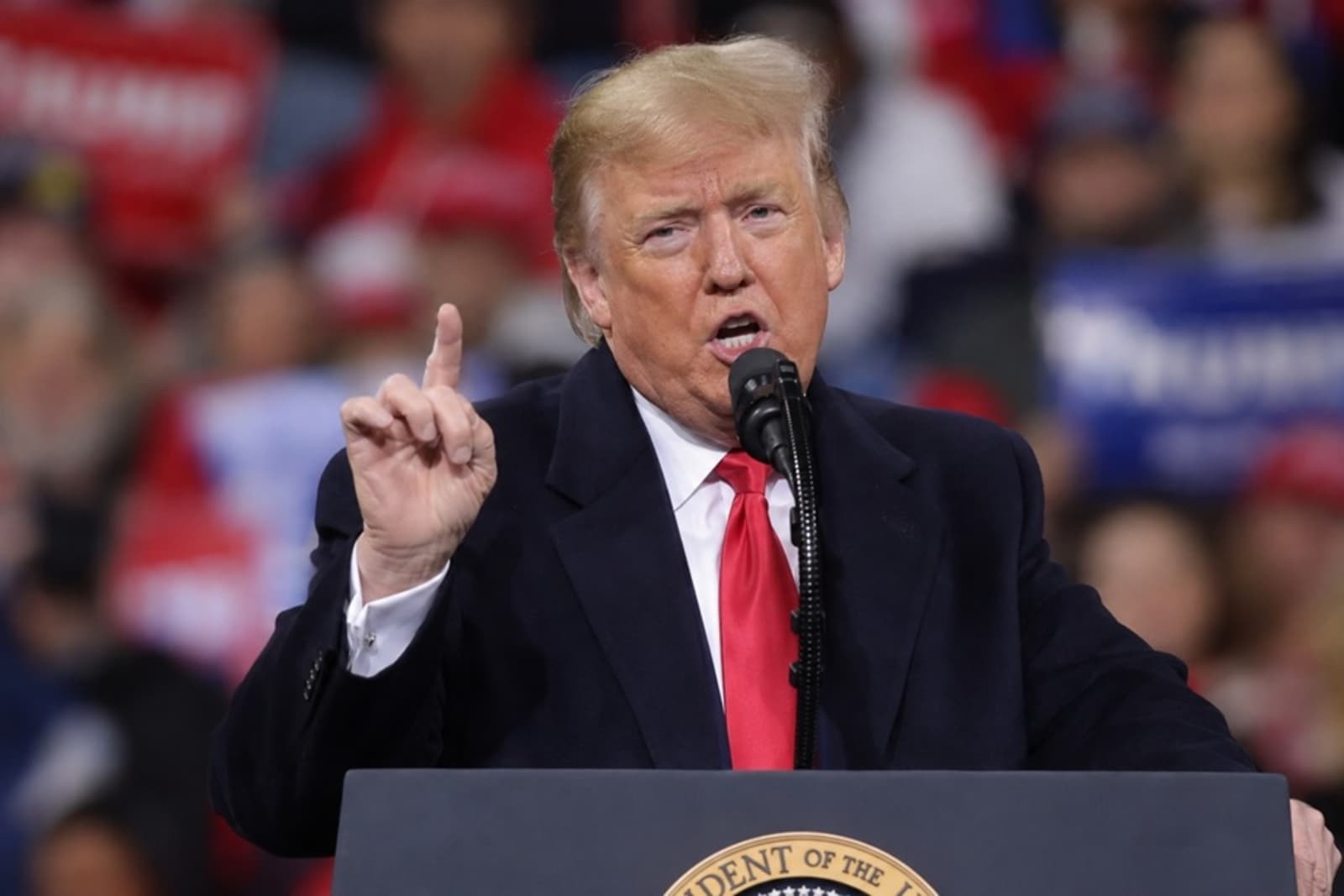 Trump otkazao predizborne skupove u Kanzasu i Ajovi, ankete pokazuju rast podrške demokratama - slika 1