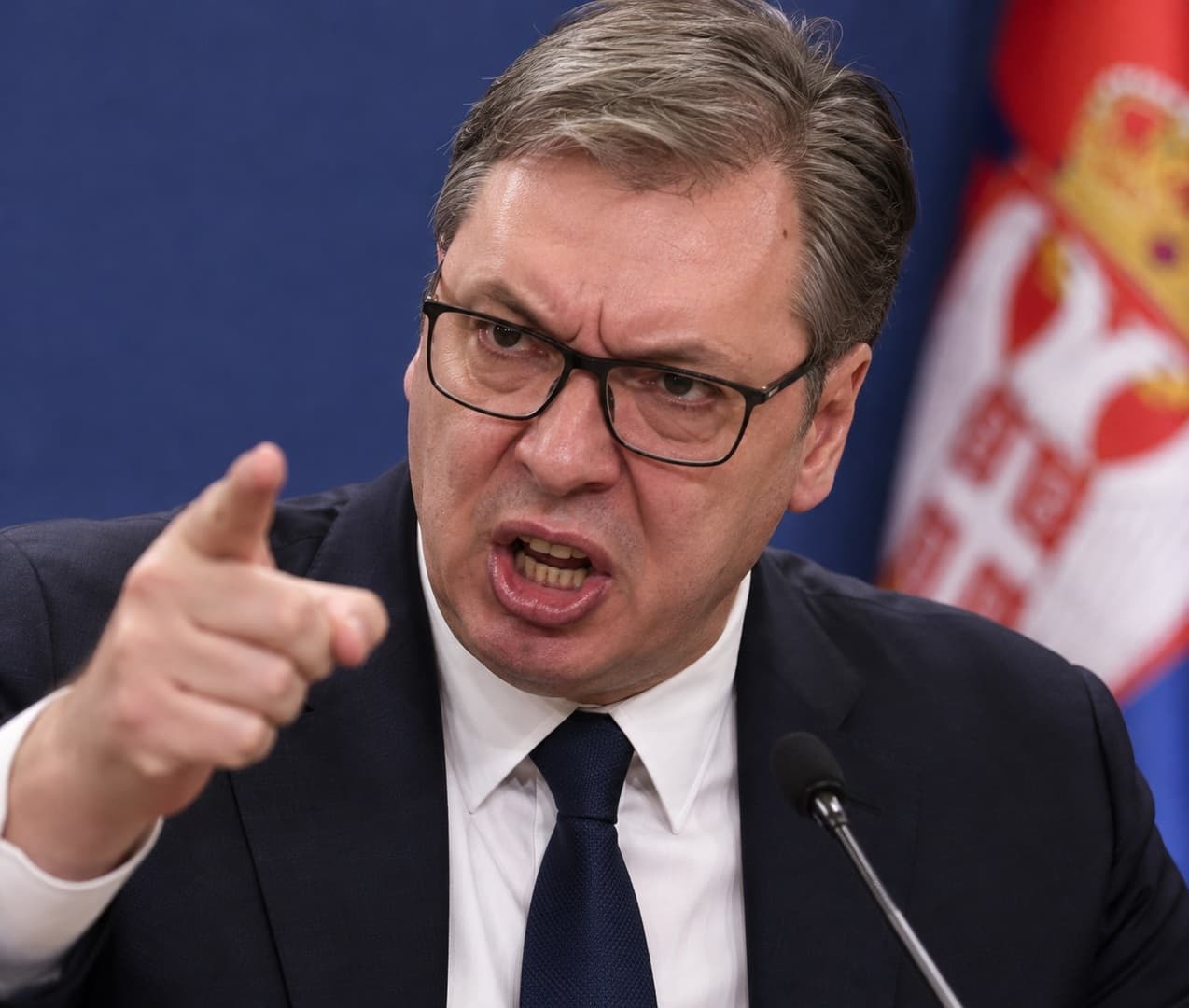 Vučić bijesan na saradnike koji napuštaju SNS: „Gade mi se takvi ljudi“ - slika 1