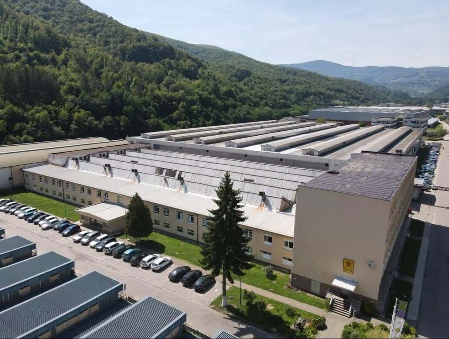 BNT iz Novog Travnika ponovo isplatio po 300 KM radnicima: Kompanija koja je bila pred gašenjem sada zapošljava oko 600 ljudi - slika 1