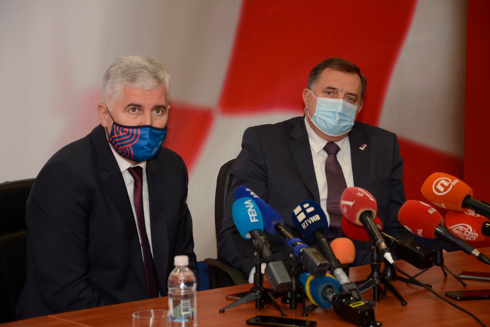 Teški dani Čovića i Dodika - slika 1