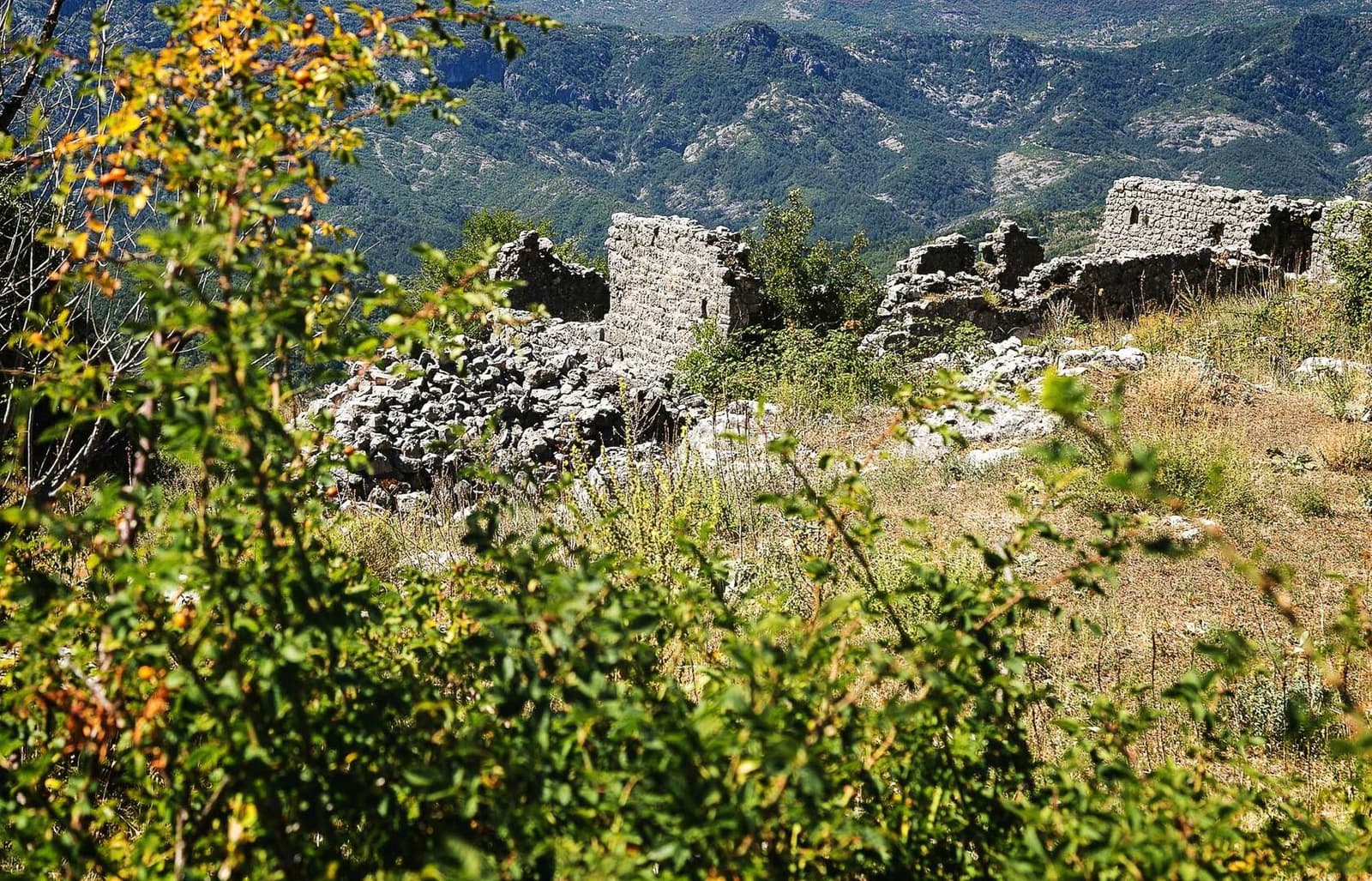 Stari grad Klobuk - slika 1
