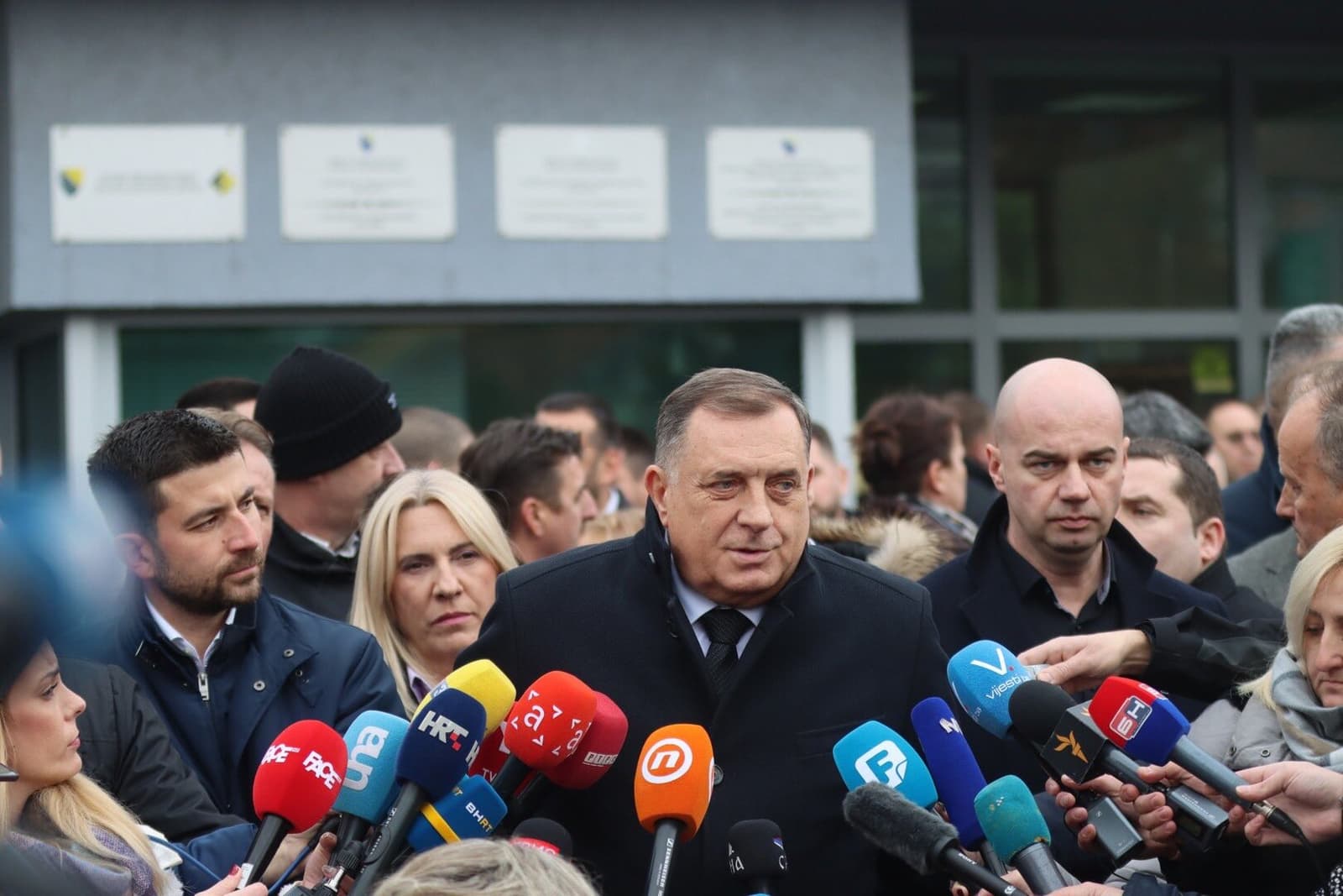 Dodik nastavio prijetiti: Ako mi zabrane politički rad, onda... - slika 1