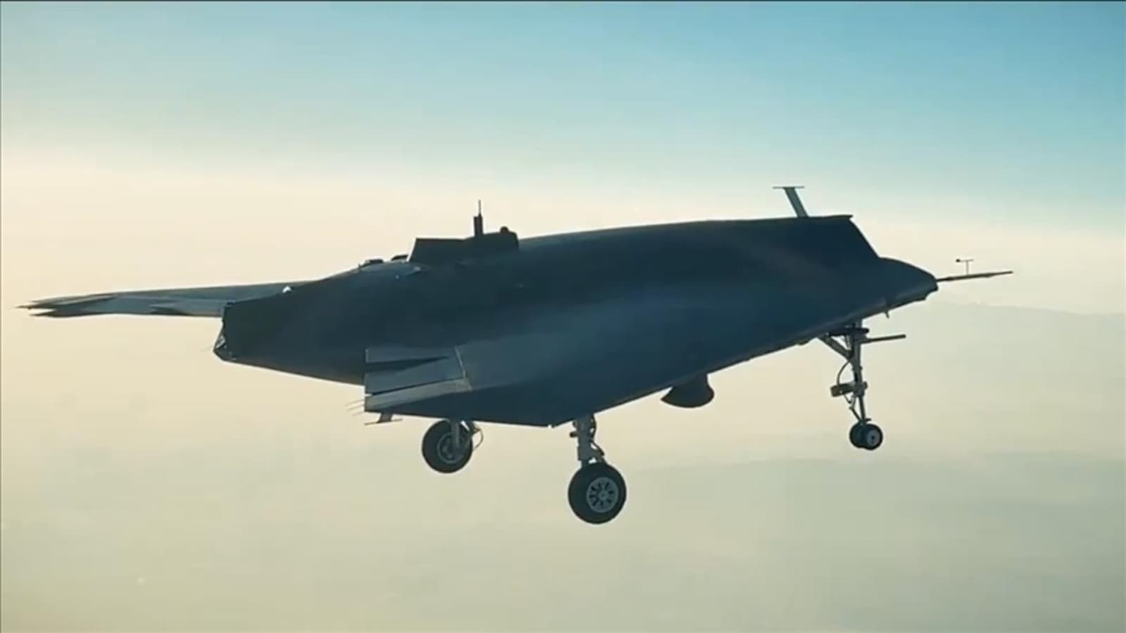 Turski bespilotni borbeni avion ANKA III uspješno izveo prvi let - slika 1