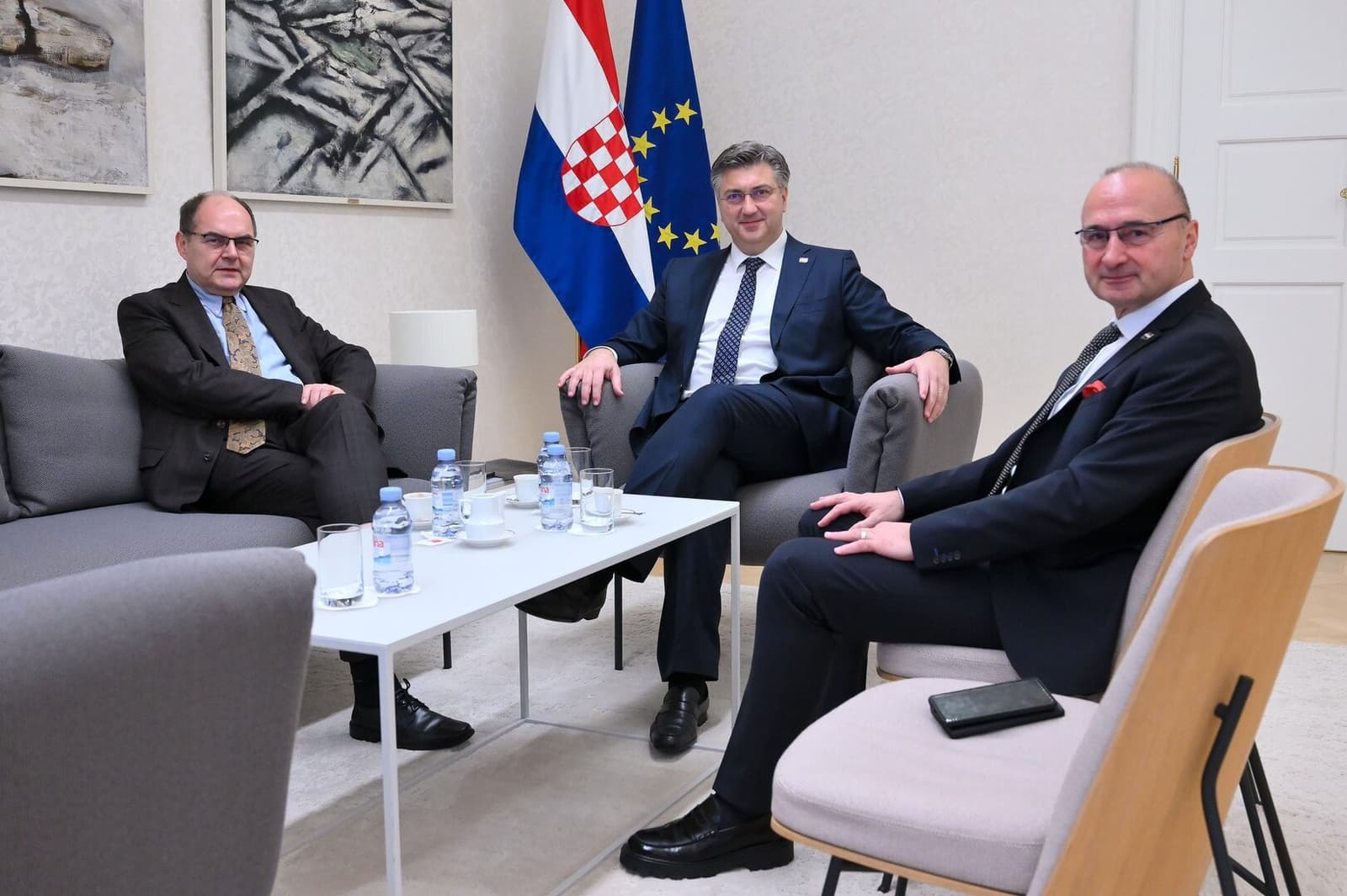 Iz DF poručili: Schmidt razgovorima u Zagrebu dijeli i omalovažava BiH - slika 1