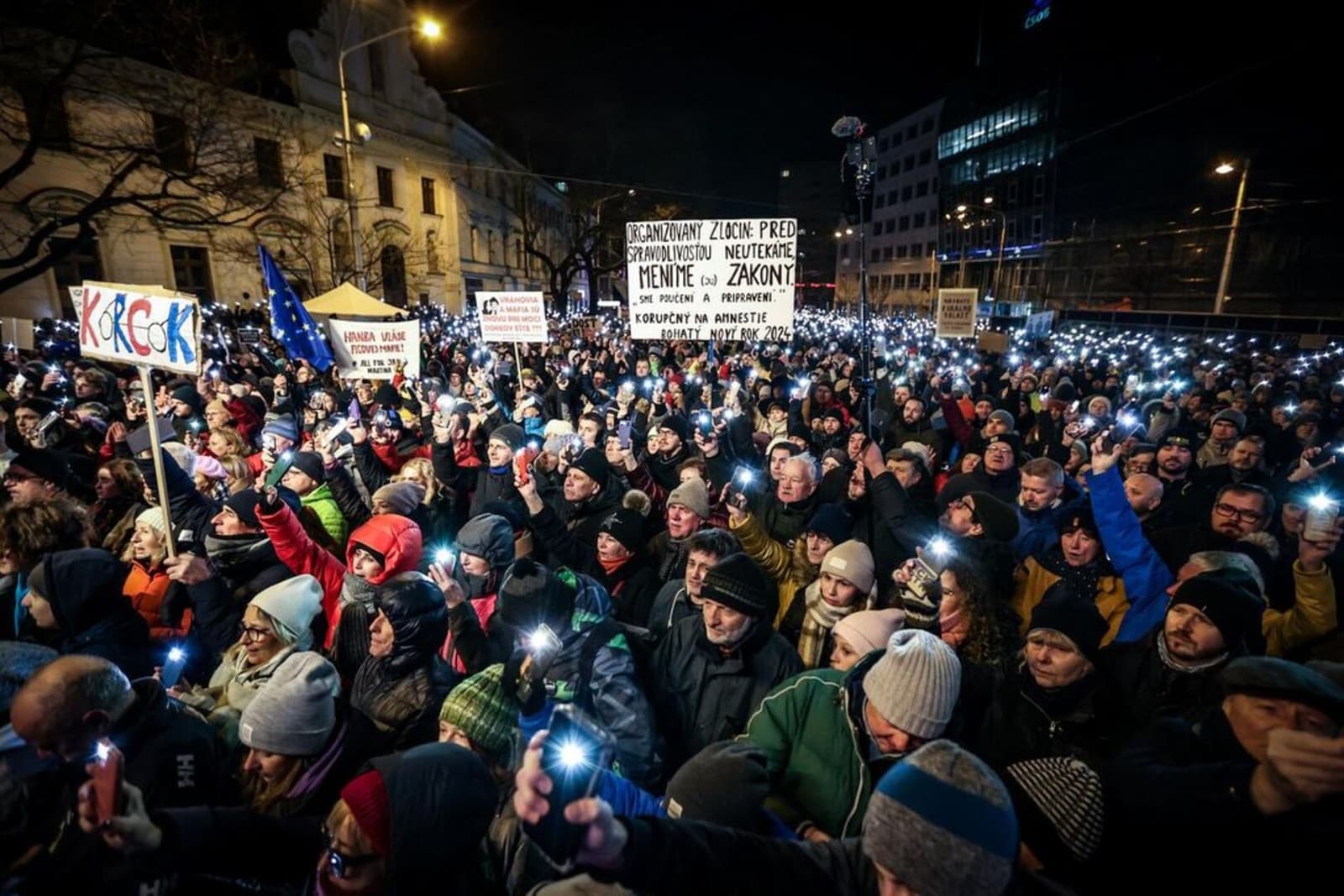 Demonstracije potresaju Slovačku. Hiljade ljudi protiv Fice - slika 1