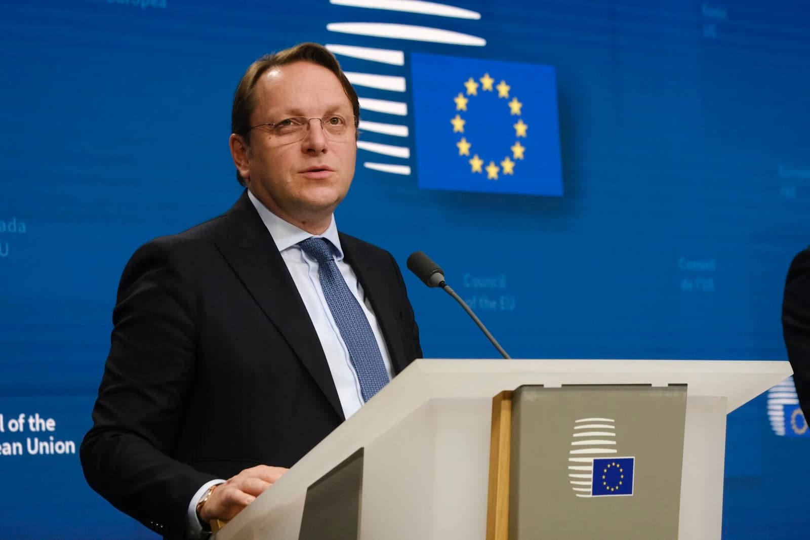 Varhelyi: Izborni zakon ostaje uslov za BiH - slika 1