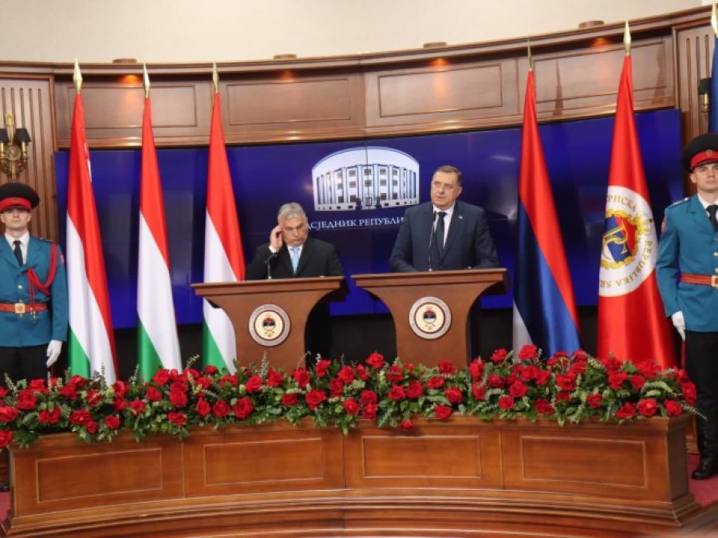 Orban u BiH 24 sata. Govorio 22 minute. Zastava BiH u zapećku - slika 1