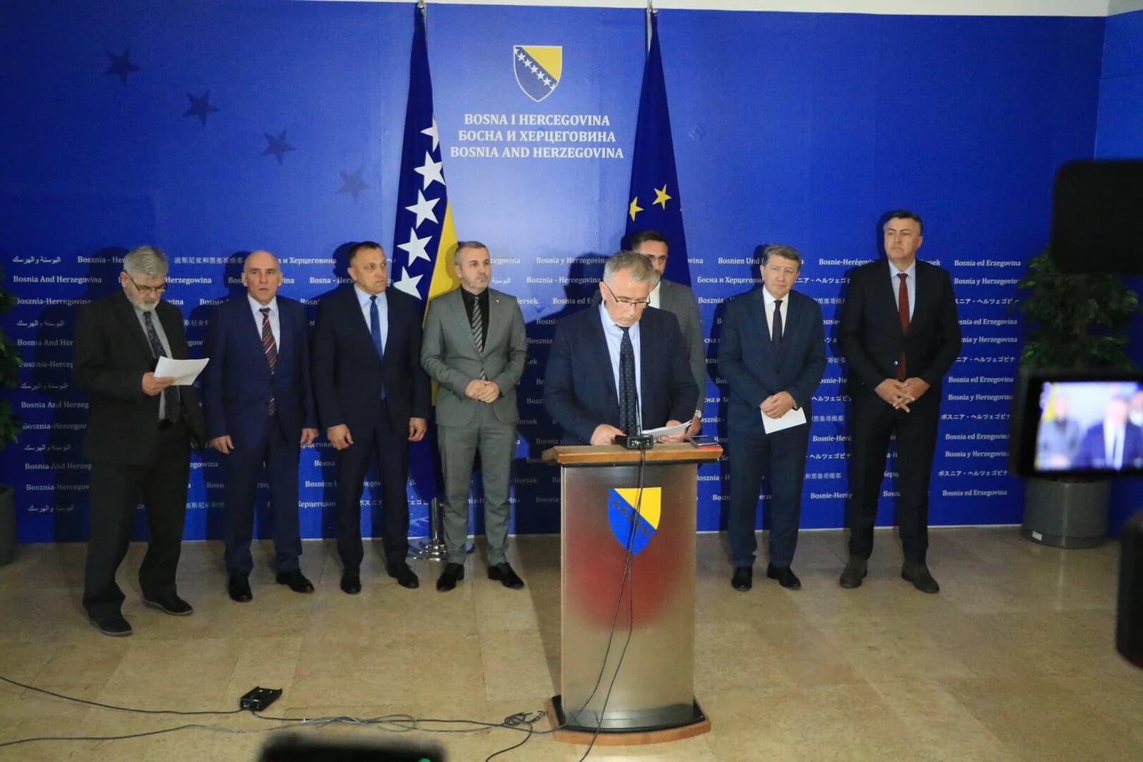 Schmidt nije (htio): Zastupnici SDA, DF i NES potpisali apelaciju - slika 1
