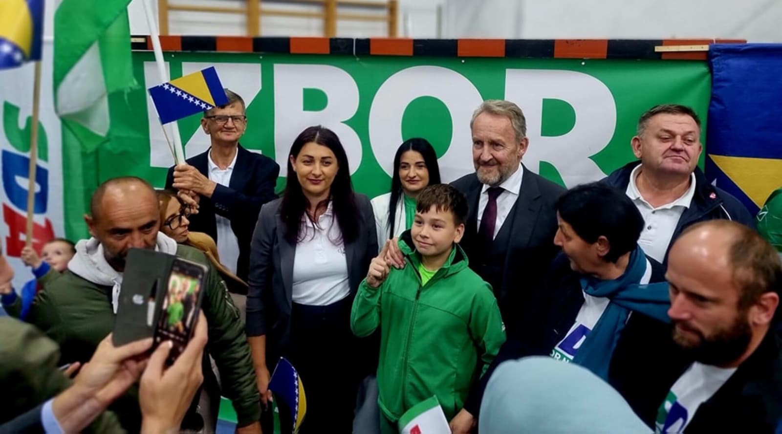 Izetbegović u Srebrenici i Bratuncu: "Nemamo problem sa Srbima" - slika 5