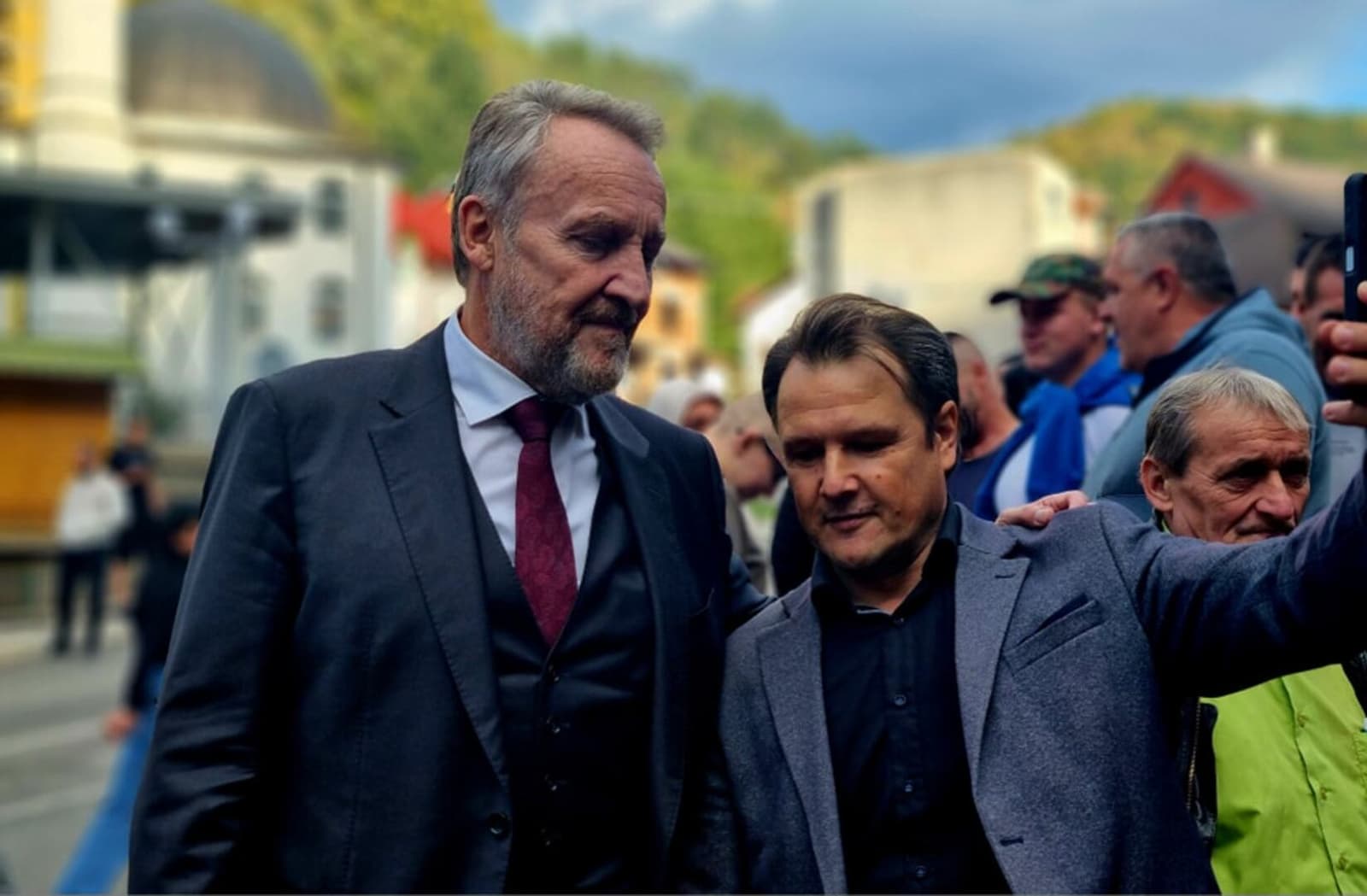 Izetbegović u Srebrenici i Bratuncu: "Nemamo problem sa Srbima" - slika 24