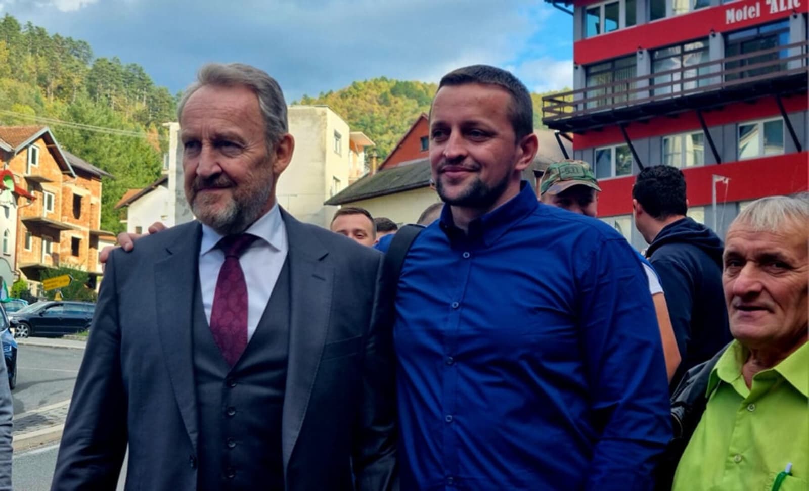 Izetbegović u Srebrenici i Bratuncu: "Nemamo problem sa Srbima" - slika 25