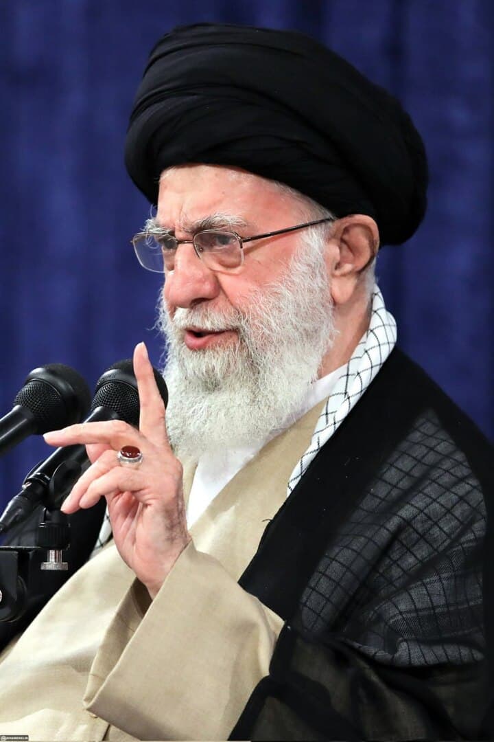 Hamnei upozorava: SAD će pretrpjeti nepopravljivu štetu ako napadnu Iran - slika 1