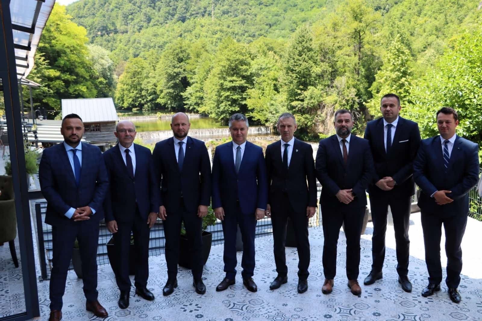 SKANDAL: Predsjednici skupština 10 kantona ne poštuju Ustav F BiH - slika 1