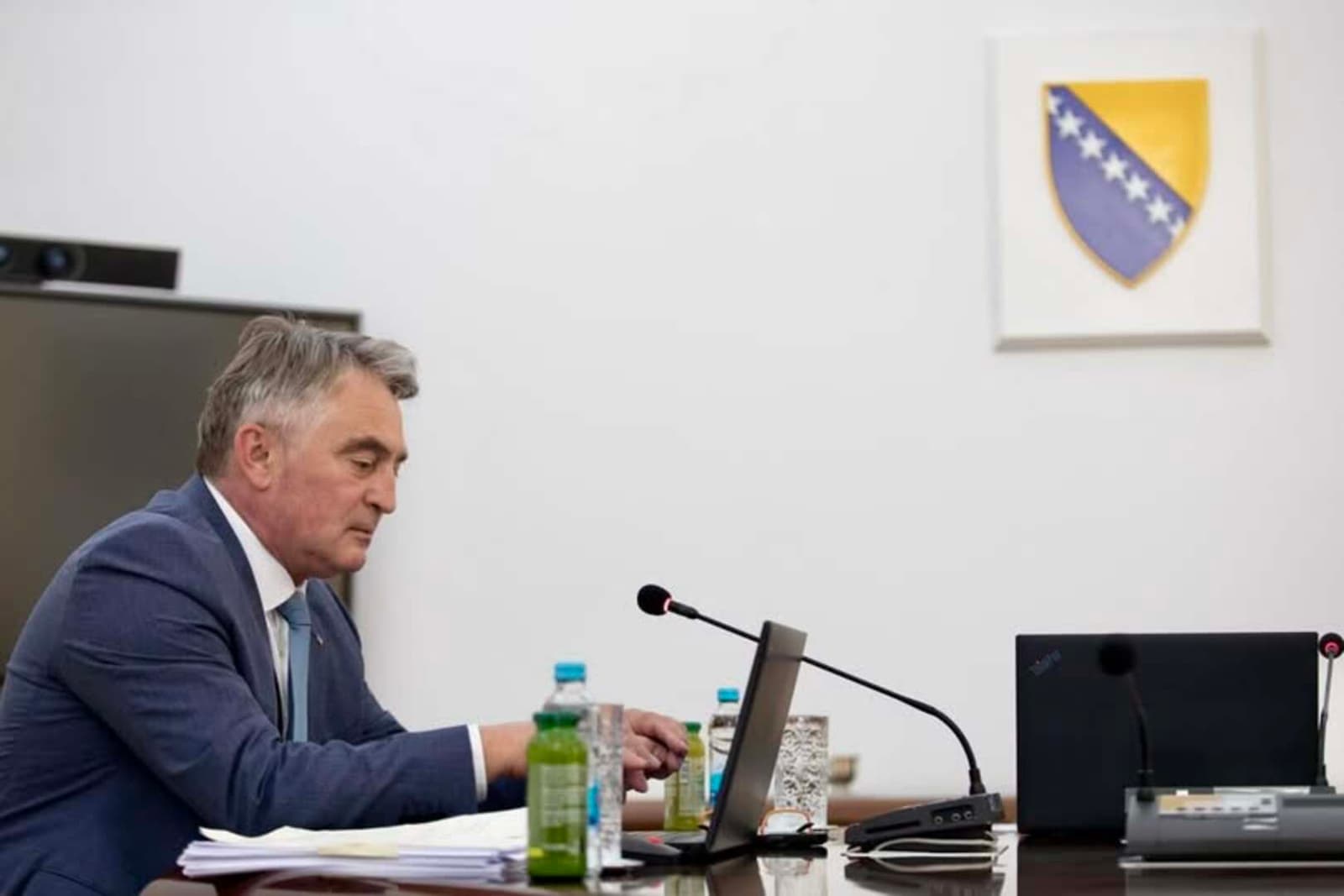 Komšić se vratio na posao: Objavio i sliku - slika 1