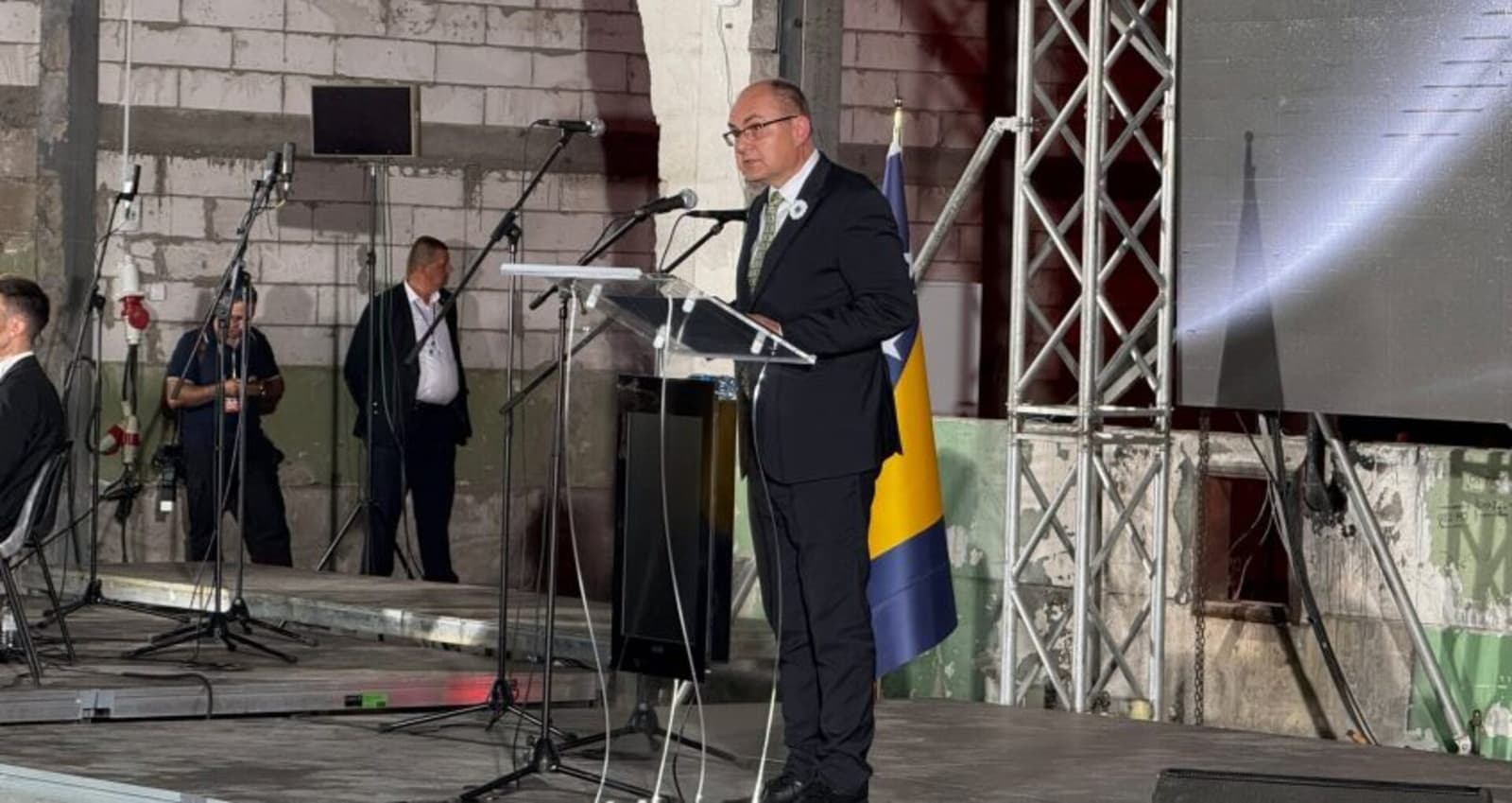 Christian Schmidt iz Potočara: Negiranje genocida ne smije imati mjesto u Bosni i Hercegovini - slika 1