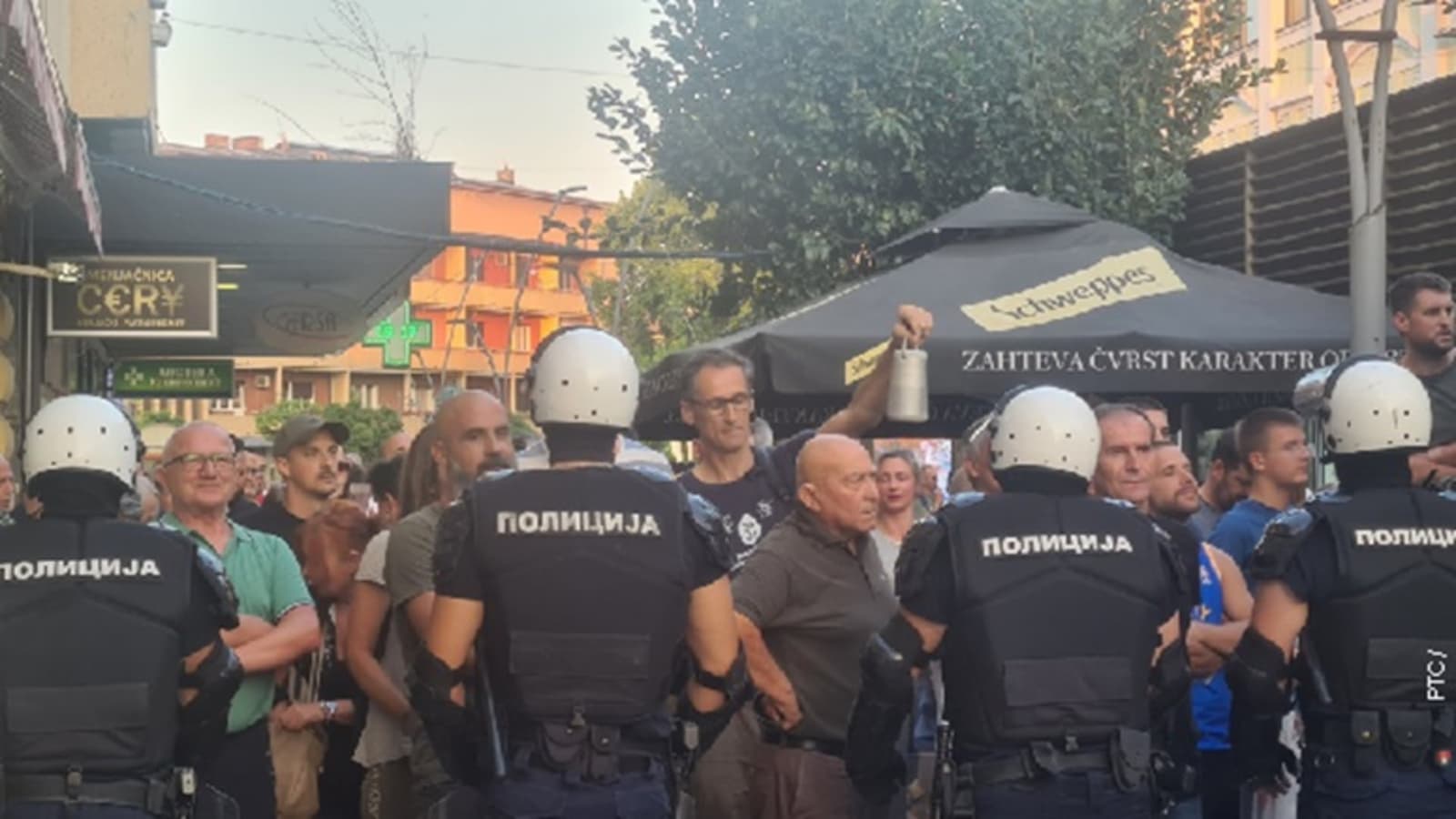 Desetine povrijeđenih u sukobima građana i pristaša Vučićevog režima - slika 1