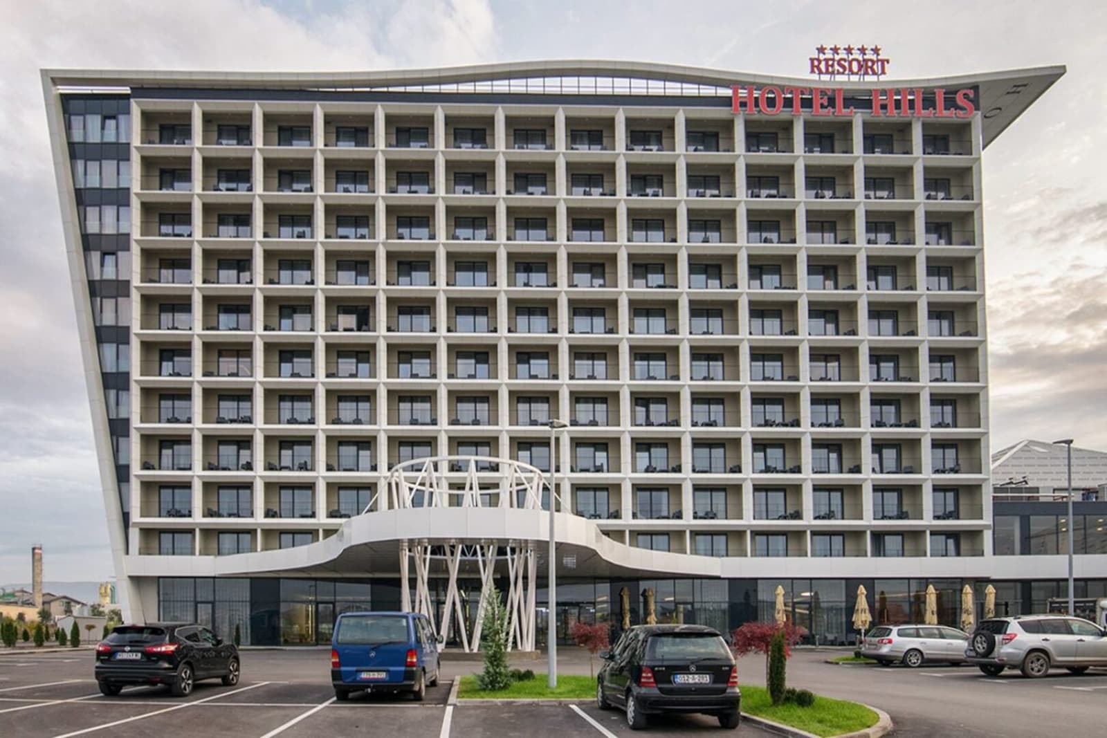 Skoro 50 turista iz Izraela zaglavilo u Hotelu Hills u Sarajevu: Pasoši im bačeni u smeće - slika 1