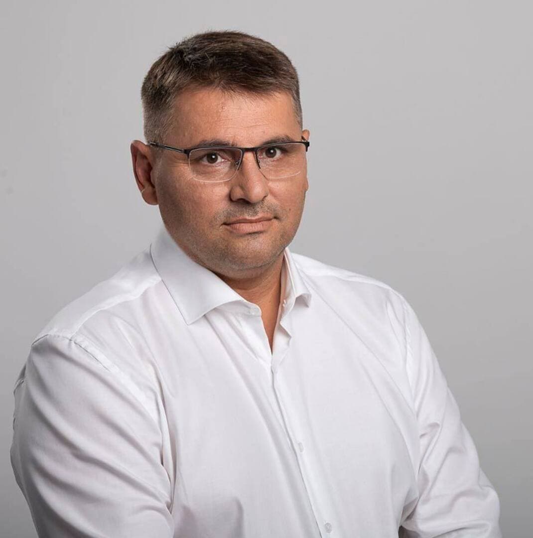 Šta SVE NE ZNA Elmedin Konaković - slika 1