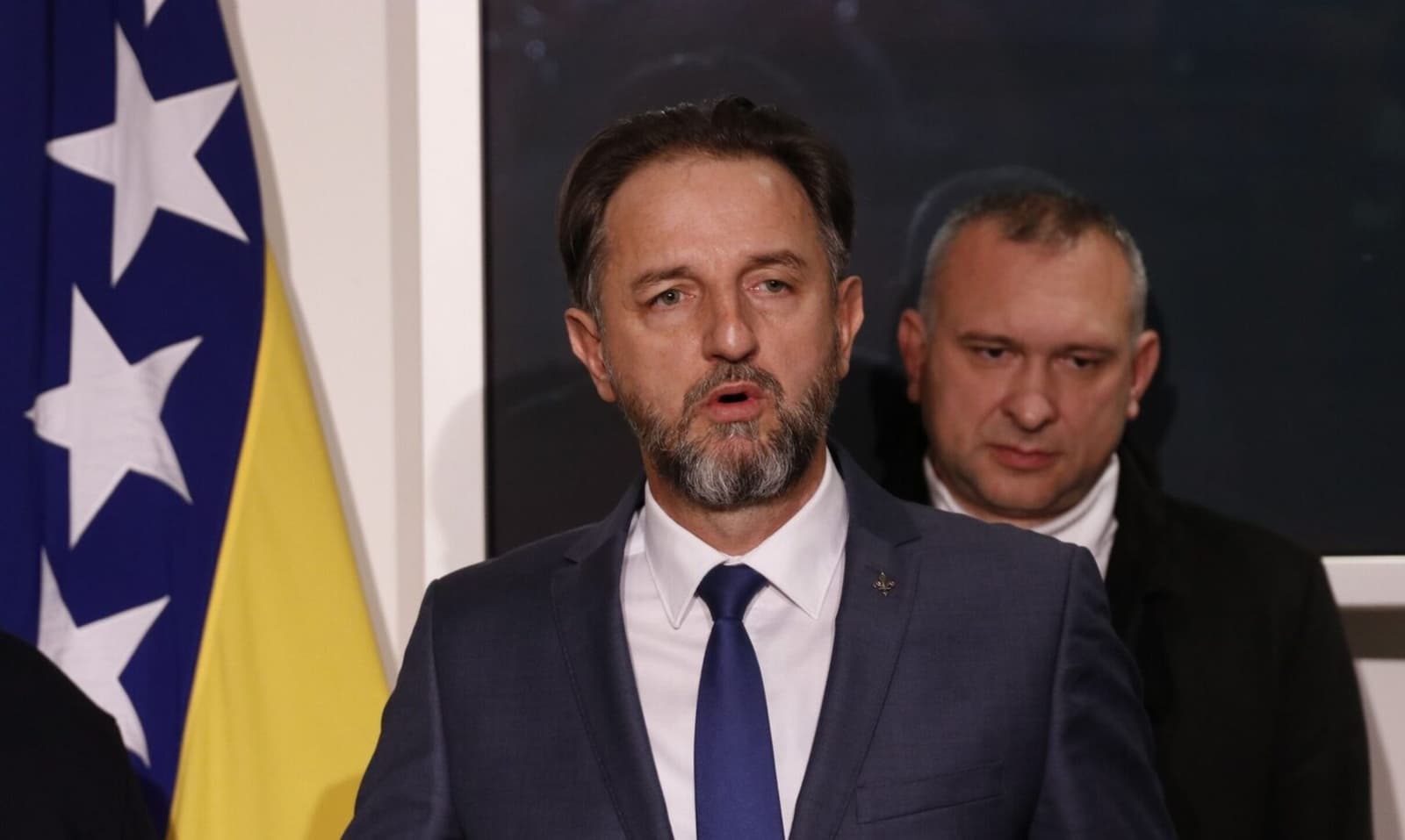'Neka visi Dževad' - slika 1