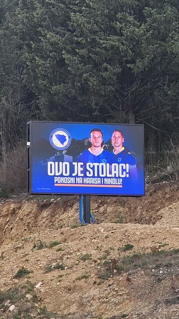 Stolac osvanuo ukrašen posebnim bilbordom - slika 1