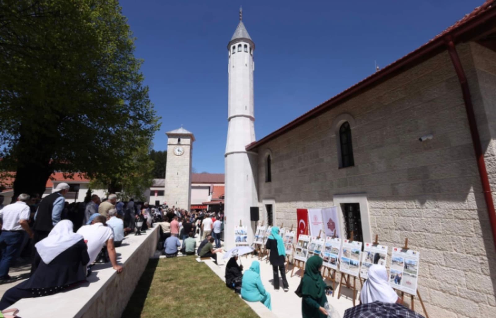 Nevesinje: Obnovljena Dugalića džamija i Sahat kula - slika 1